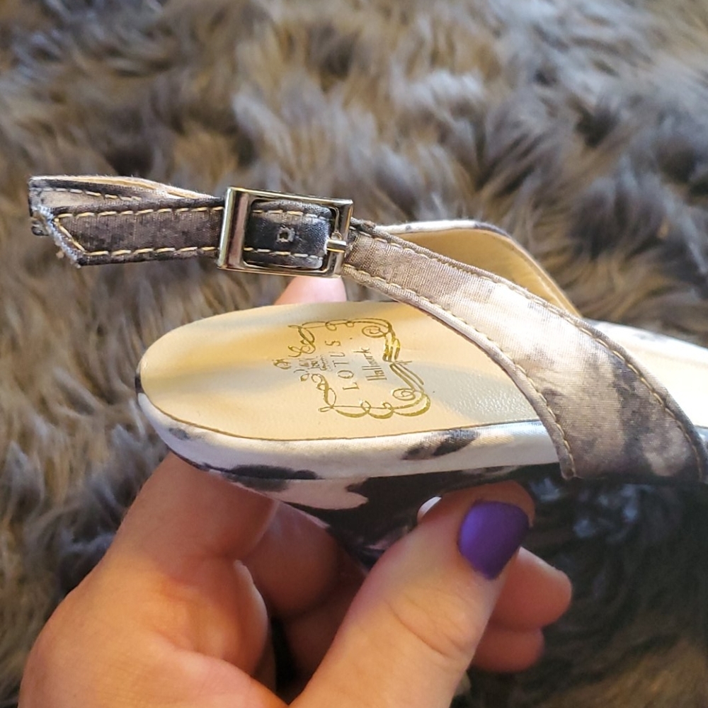 Lotus Heels - Picture 3 of 6